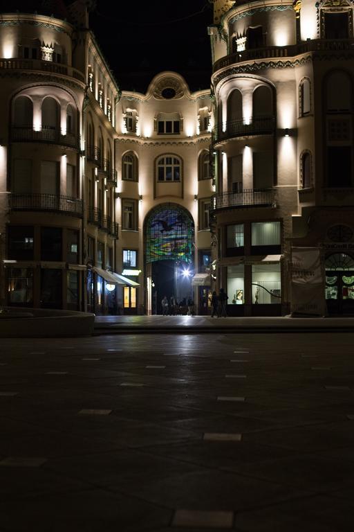 Downtown Studio Oradea Extérieur photo